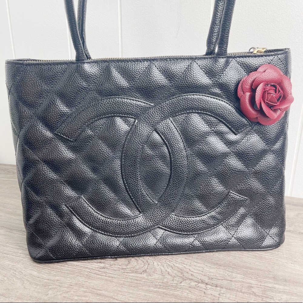 Camellia Flower Vegan Leather Magnetic Bag Charm - Picture 5 of 9